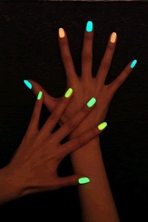 Glow in the dark party nails